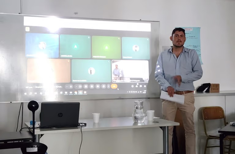 Javier Parodi coordinando el bloque Conducción y futuro de la perfusión
